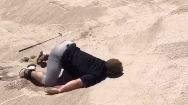 What's the golf rule on this BIZARRE bunker incident?!